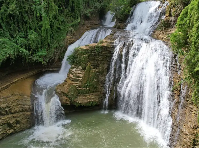 Tres Andanas Falls