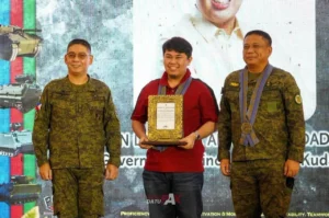 Governor Datu Pax Ali Mangudadatu with Philippine Army officers